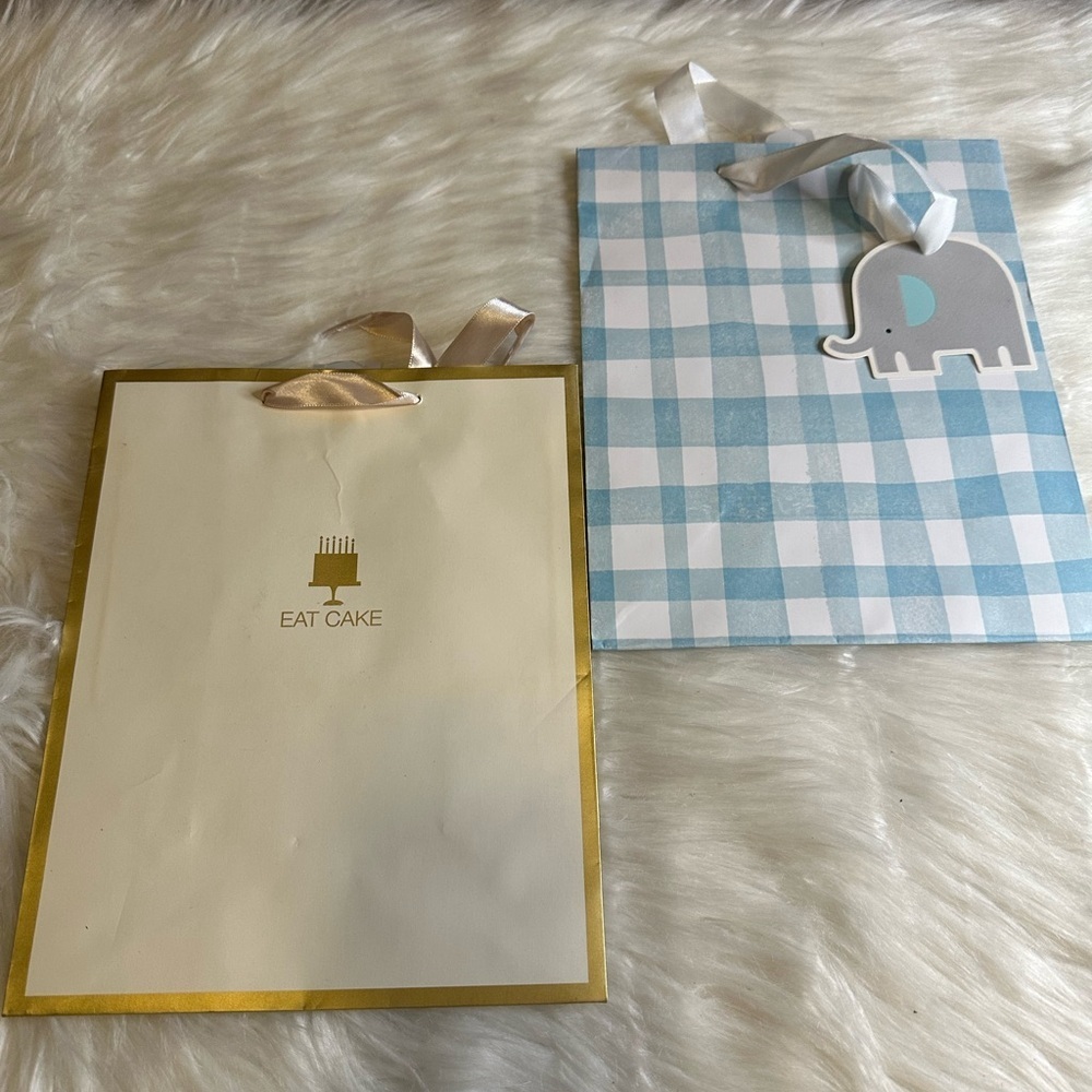 🩵5/$8 Blue Checkered and Cream Gift Bags